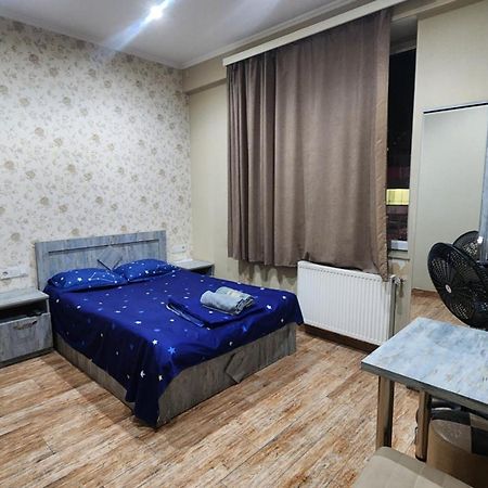 Hotel ,,Mega" ティビリシ エクステリア 写真