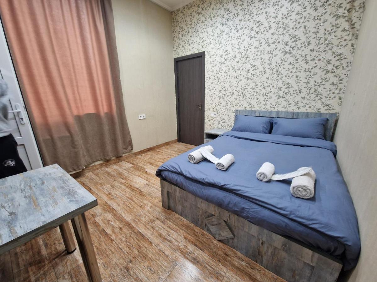 Hotel ,,Mega" ティビリシ エクステリア 写真