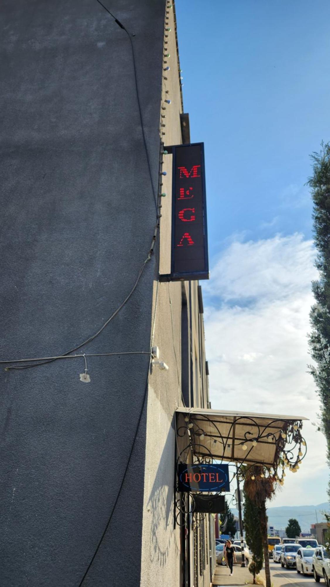 Hotel ,,Mega" ティビリシ エクステリア 写真