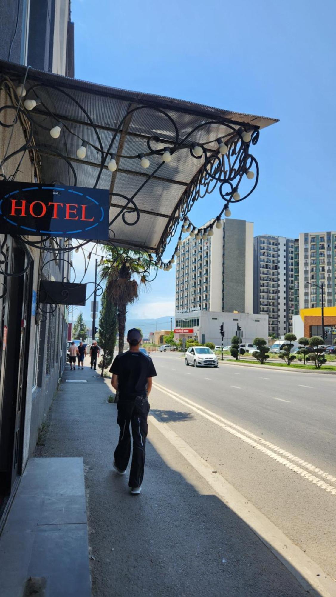 Hotel ,,Mega" ティビリシ エクステリア 写真