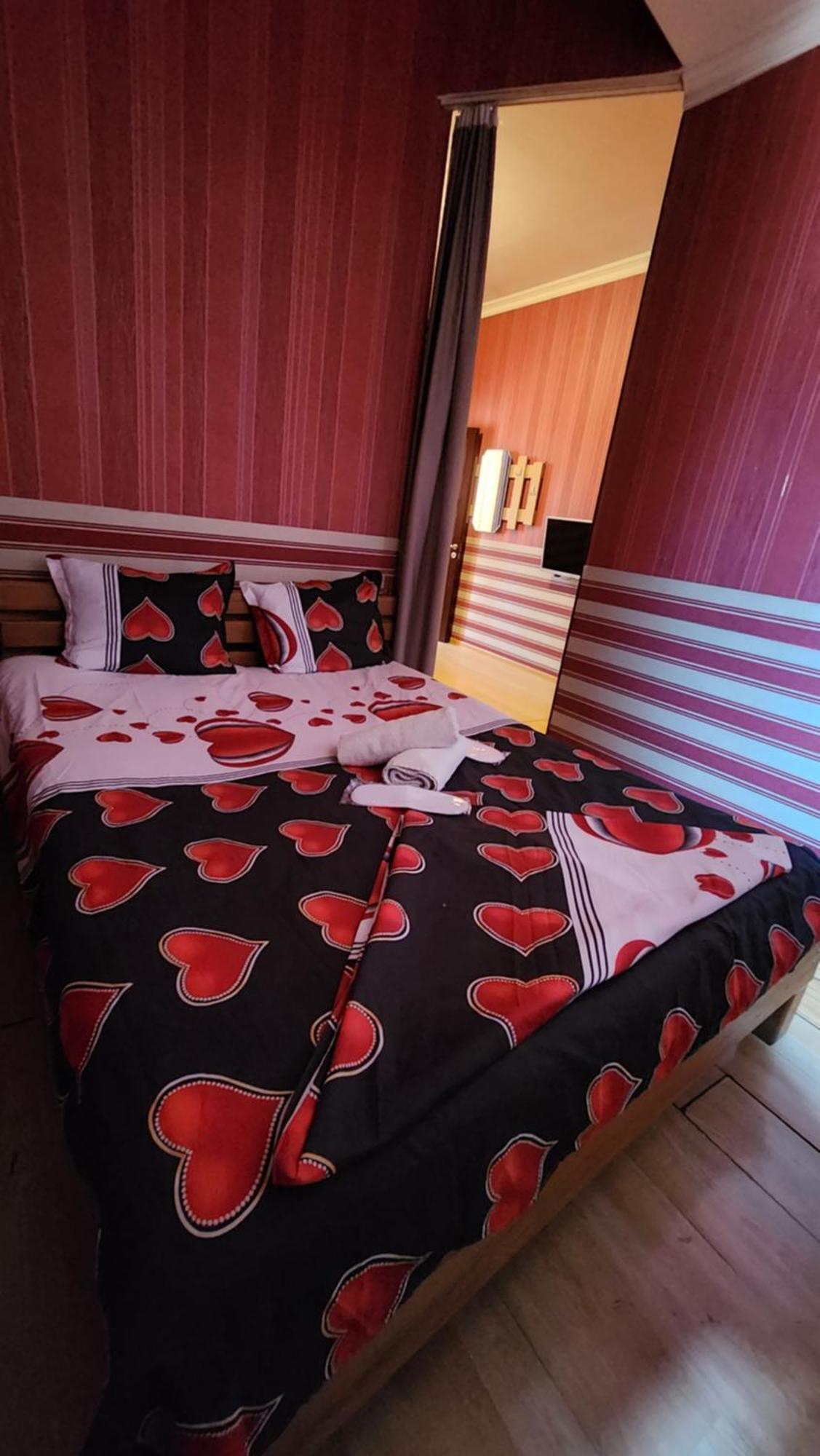Hotel ,,Mega" ティビリシ エクステリア 写真