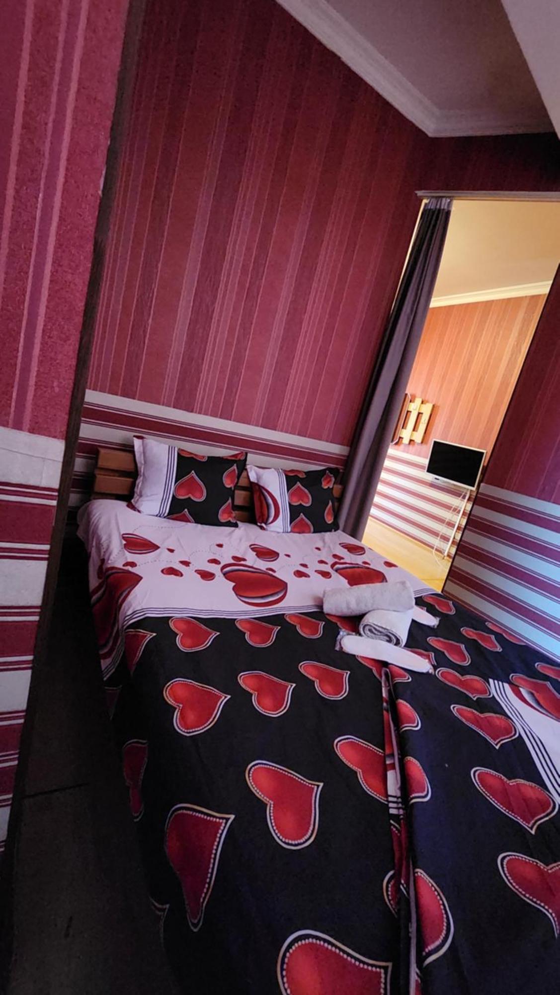 Hotel ,,Mega" ティビリシ エクステリア 写真