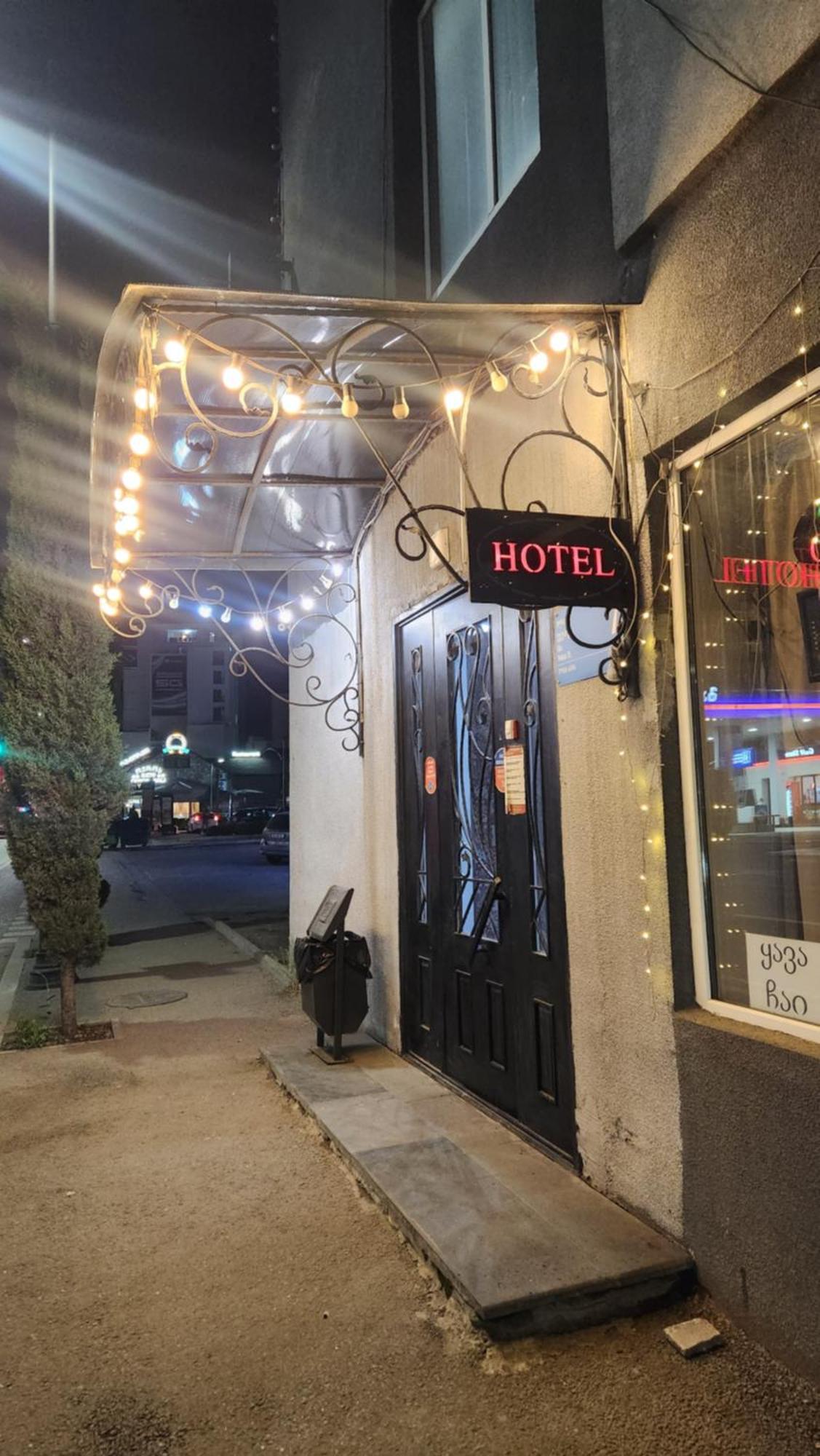 Hotel ,,Mega" ティビリシ エクステリア 写真