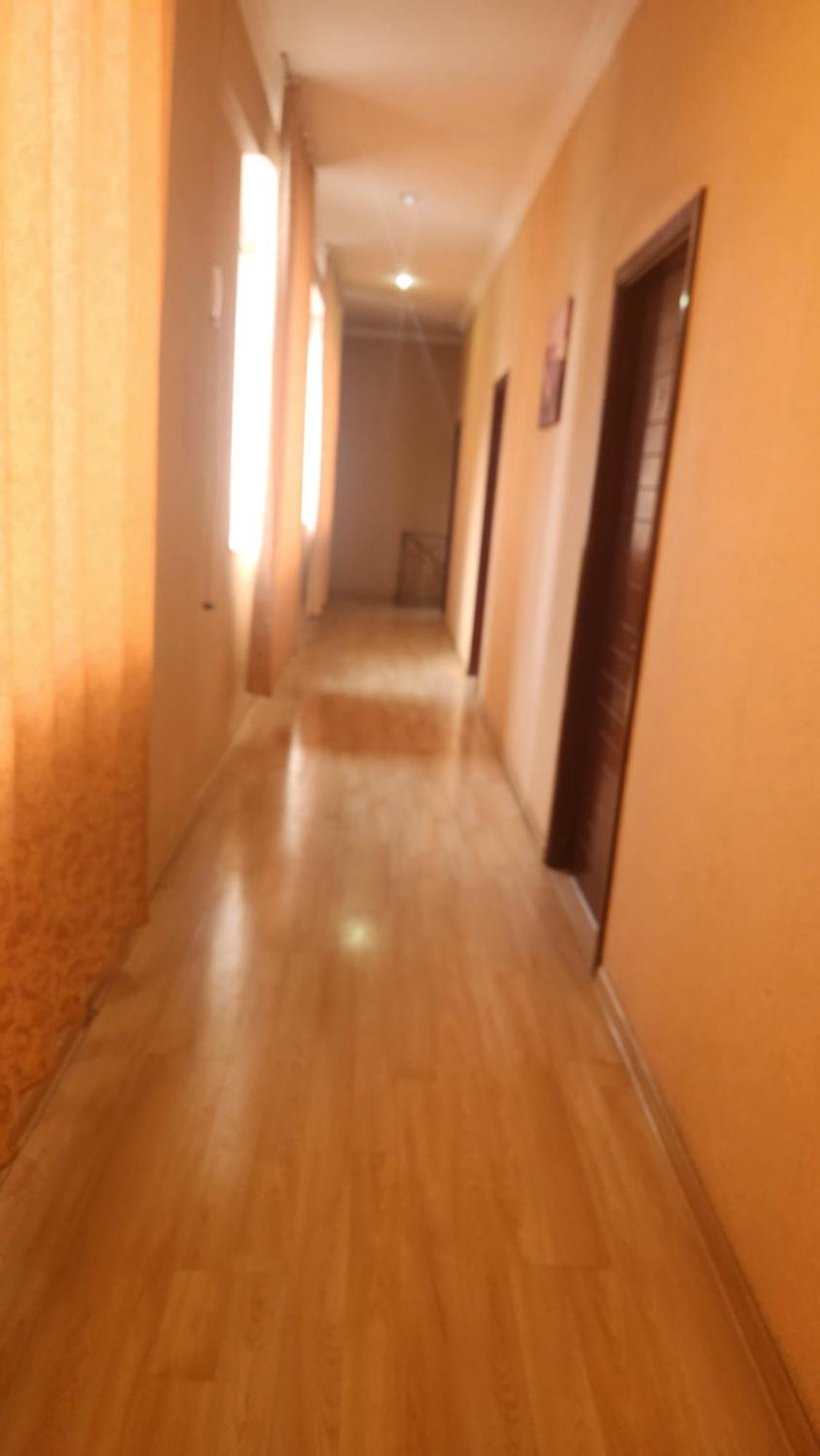 Hotel ,,Mega" ティビリシ エクステリア 写真