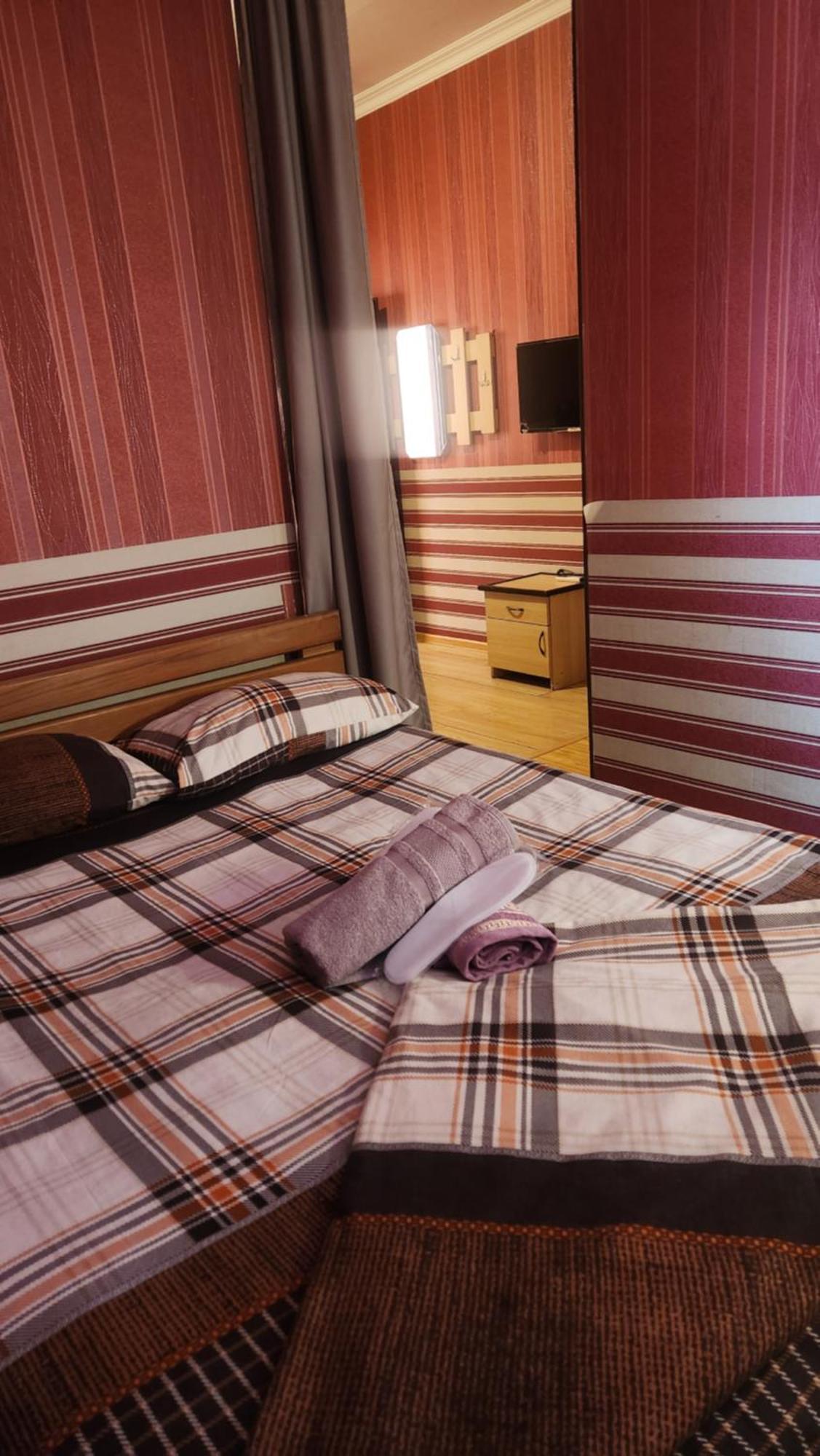 Hotel ,,Mega" ティビリシ エクステリア 写真