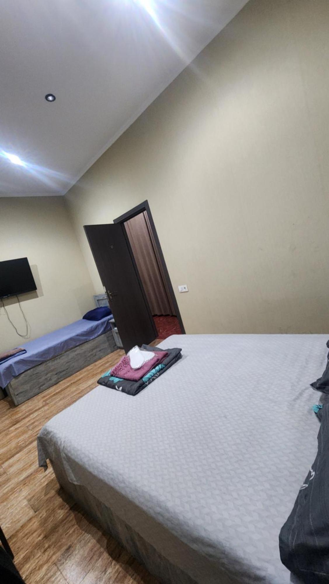 Hotel ,,Mega" ティビリシ エクステリア 写真