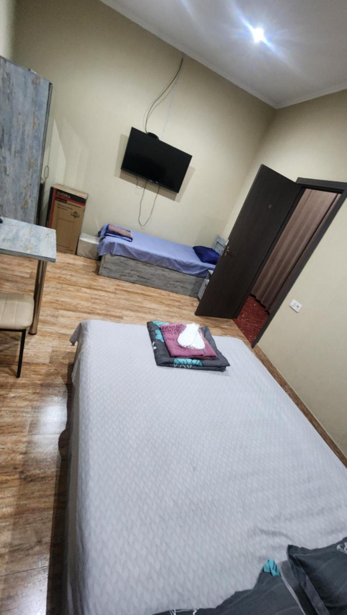 Hotel ,,Mega" ティビリシ エクステリア 写真